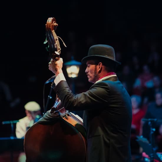 The Jazz Room: A Frank Sinatra & Louis Armstrong Tribute