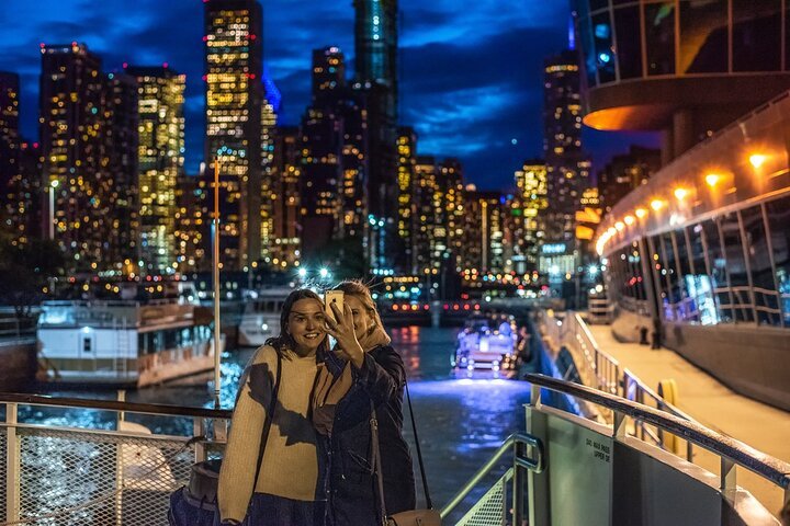 Chicago River 45-Minute Architecture Tour from Magnificent Mile