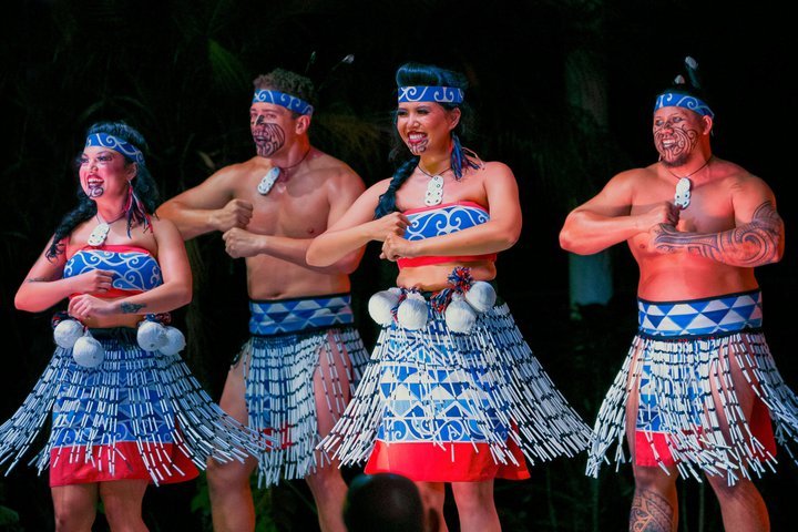 Honolulu: Ka Moana Lūʻau at Aloha Tower – Oceanfront Luau Show