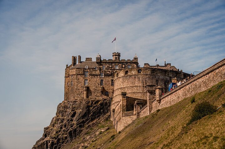 Edinburgh Castle Tickets & Tour – Local Expert Guide In a Kilt