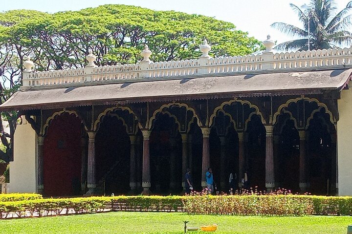 Tour the best of Bengaluru in a day along with Guide and lunch