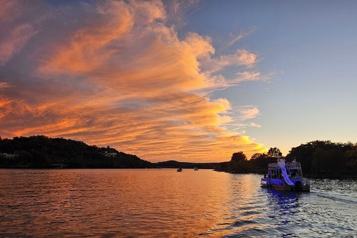 Lake Austin Sunset Boat Cruise – 1 – Hour Scenic Tour BYOB