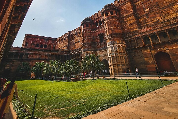 1-Day Trip to Taj Mahal, Agra from Bangalore with Both Side Commercial Flights