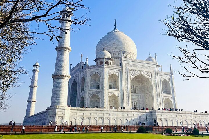 2-Day Tour to Taj Mahal and Agra from Chennai with Both Side Commercial Flights
