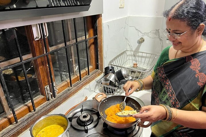 Chennai Market Tour & Cooking Class in a Local Home with Meena