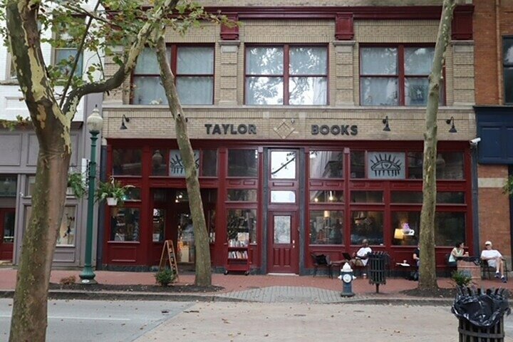 Art and Architecture in the Downtown Charleston: A Self-Guided Audio Tour