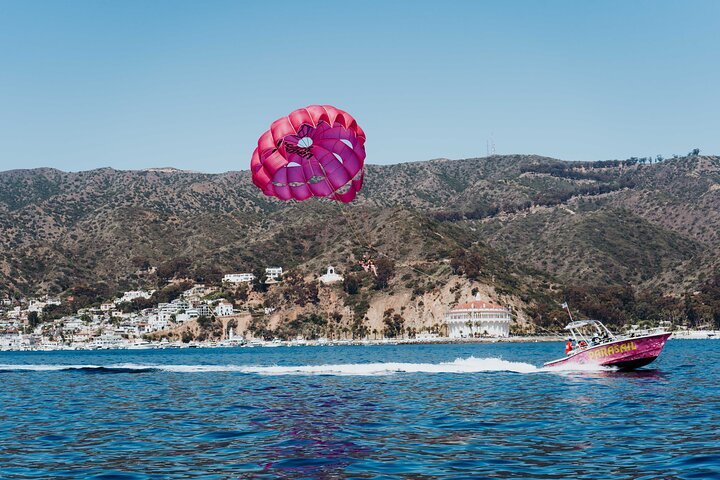 Parasailing in Catalina Island: Soar Above The Stunning Coastline